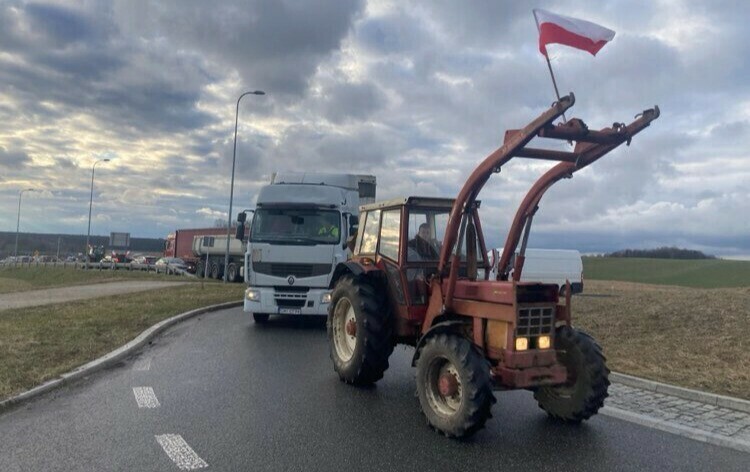 Zdjęcie do Rolnicy z powiatu lublinieckiego wyjechali na drogi
