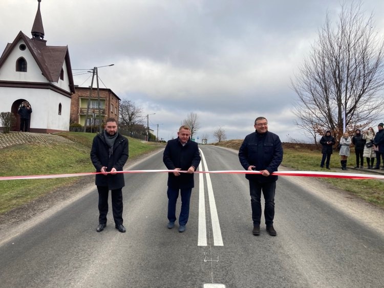 przecięcie wstęgi przy ulicy Florianek