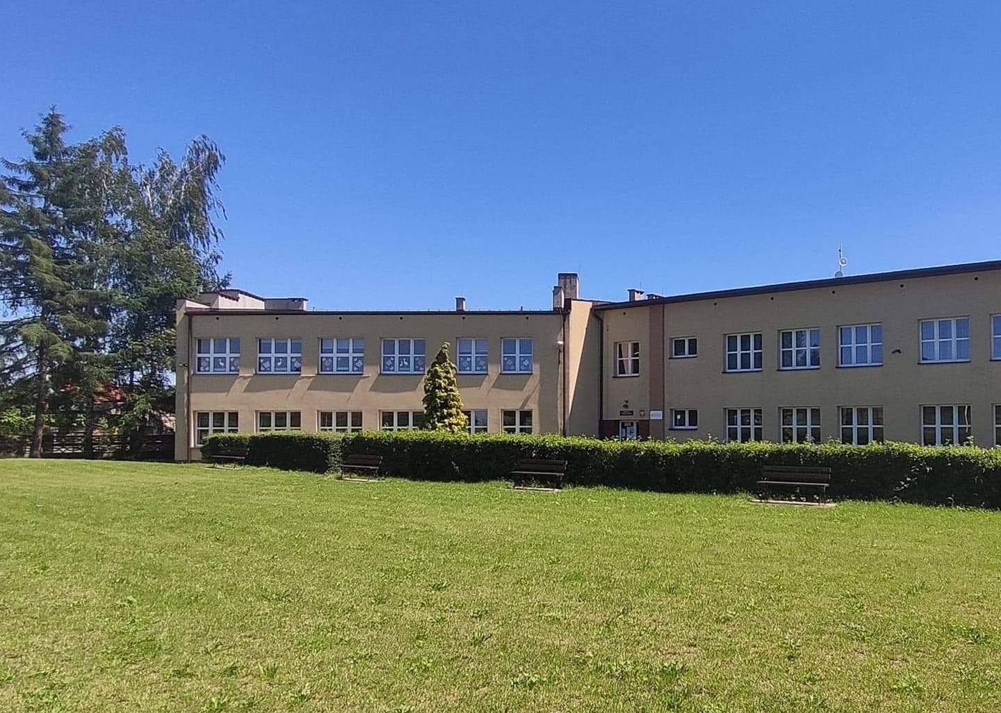 budynek szkoły podstawowej w Ligocie 