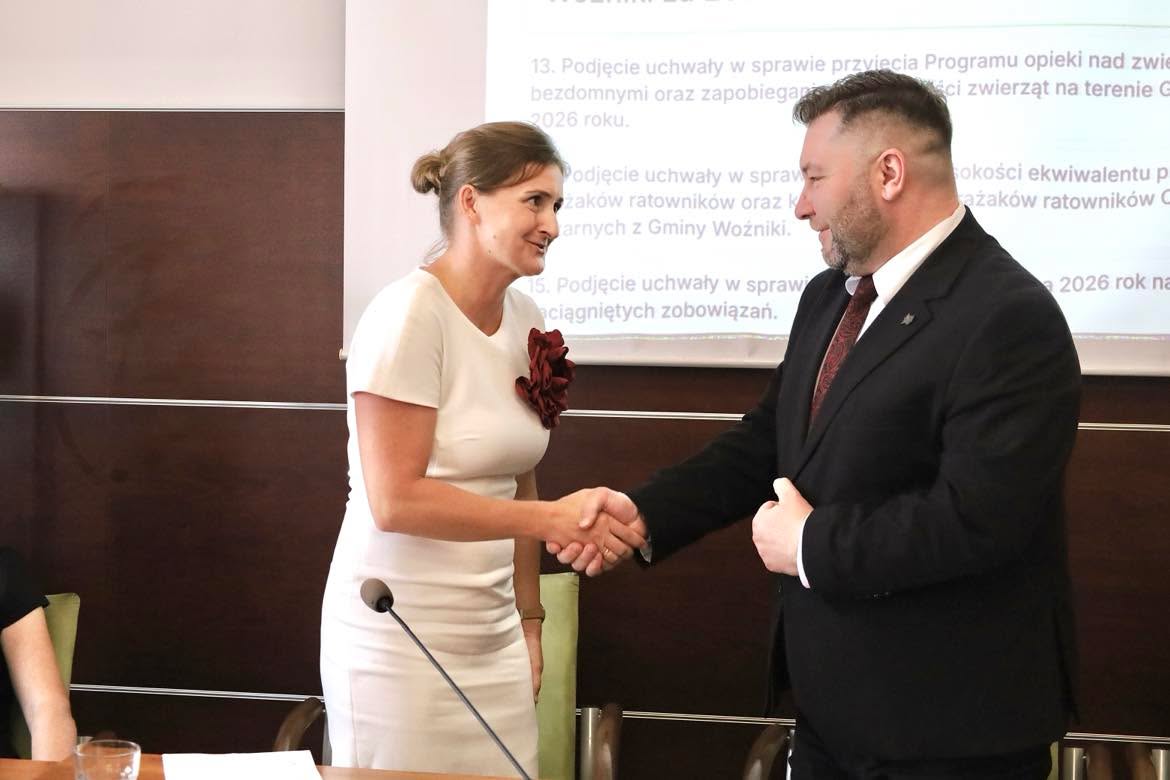burmistrz Woźnik dziękuje za dobrą wsp&oacute;łpracę przewodniczącej rady miejskiej