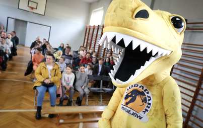 Zdjęcie do Dinozaury wypełniły woźnicką szkołę