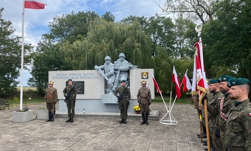 Zdjęcie do Uczciliśmy pamięć Obrońc&oacute;w