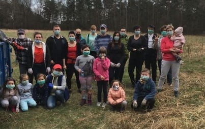 Zdjęcie do Wolontariusze sprzątali las w ramach og&oacute;lnopolskiej akcji
